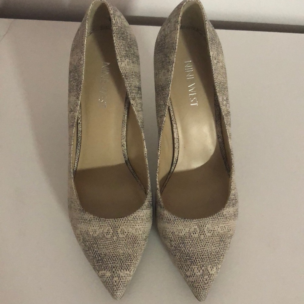 High-heel shoes